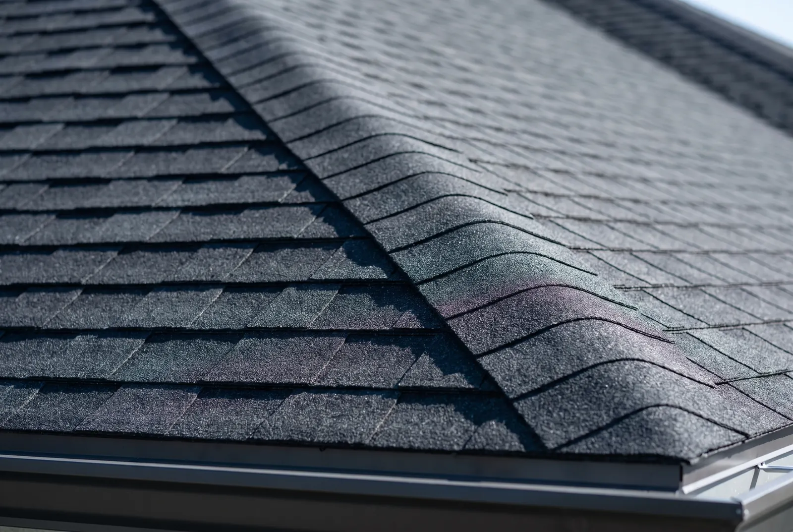 New architectural asphalt shingle roof on a Fort Myers home